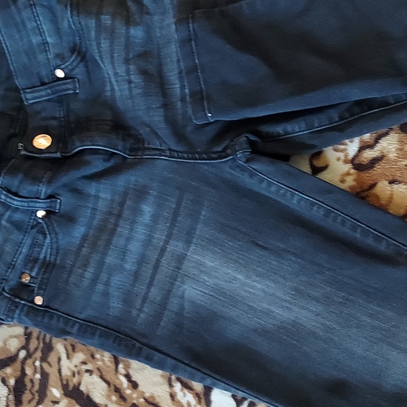 SALE‼️ Jeans & Sweatshirt BUNDLE - Picture 6 of 9